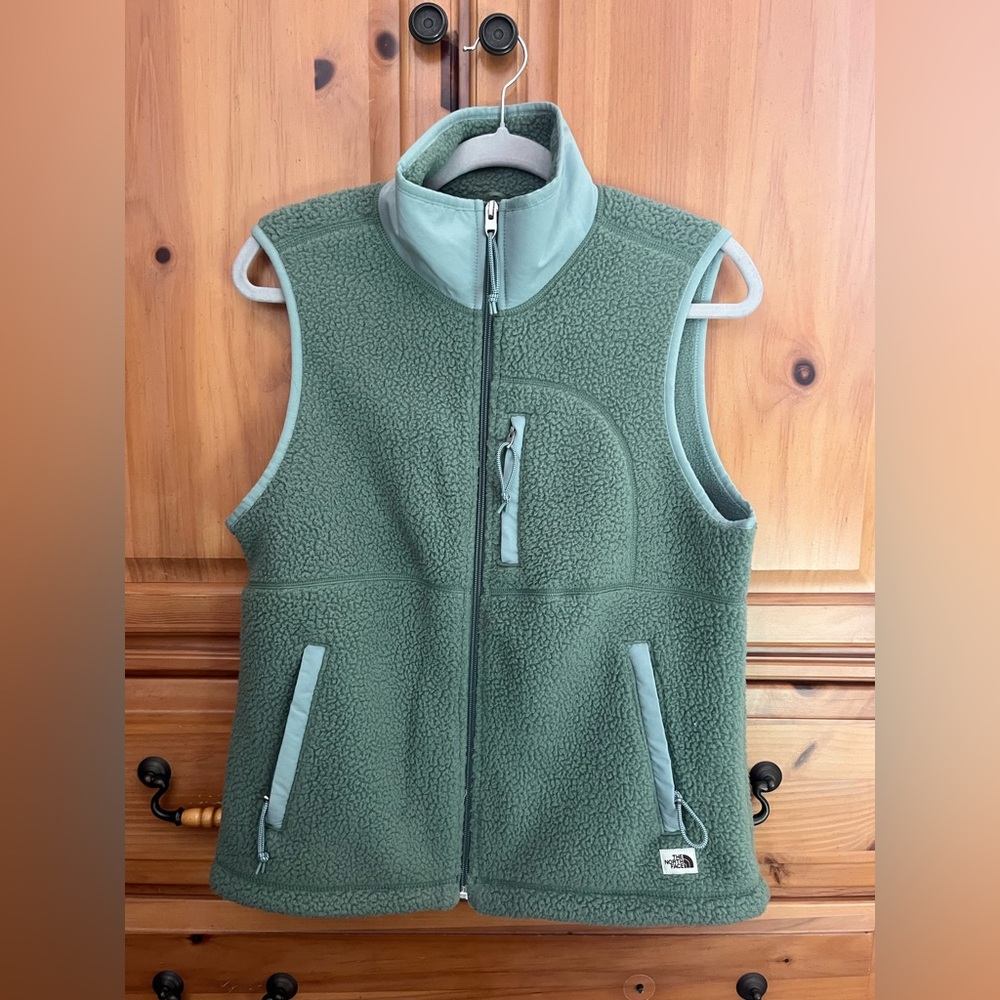 The North Face Sherpa fleece vest green woman’s size medium
